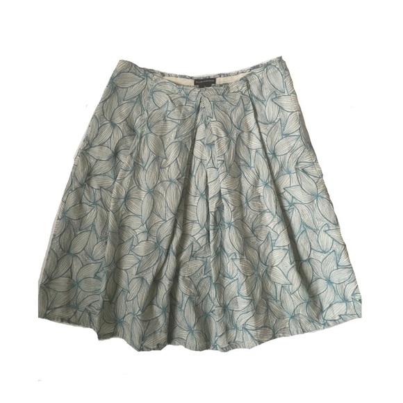 Club Monaco Skirt with Floral appliqué Embroidery - Picture 1 of 6